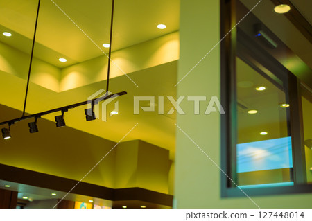 咖啡館的天花板 咖啡館的天花板 127448014