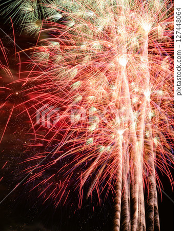 Fireworks decorating the night sky (Todabashi Fireworks Festival and Itabashi Fireworks Festival) Fireworks decorating the night sky (Todabashi Fireworks Festival and Itabashi Fireworks Festival) 127448064