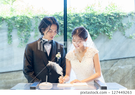 婚禮儀式、結婚證書、誓詞 127449263