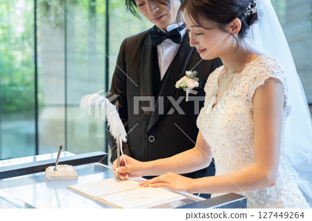 婚禮儀式、結婚證書、誓詞 127449264