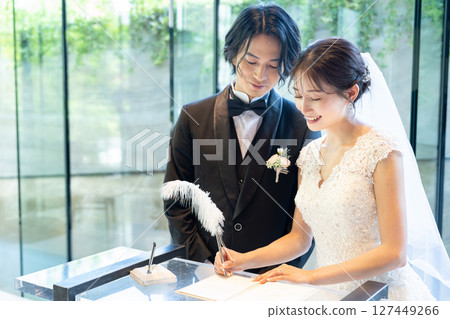 Wedding ceremony, marriage certificate, oath 127449266