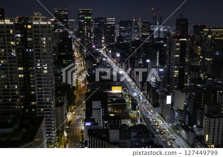 從摩天大樓欣賞大阪的夜景 127449799