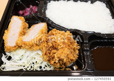 美味的肉末炸排和菲力炸排便當 127450591