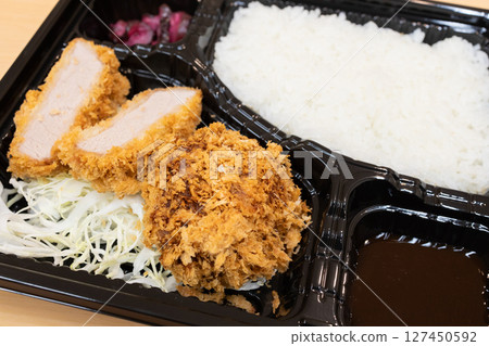 美味的肉末炸排和菲力炸排便當 127450592