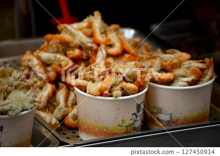 金黃色的酒,美味極了 金黃色的酒,美味極了 127450914