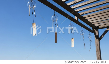 藍藍的天空中閃耀的風鈴 127451061