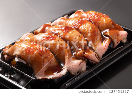 Roast beef sushi 127451227