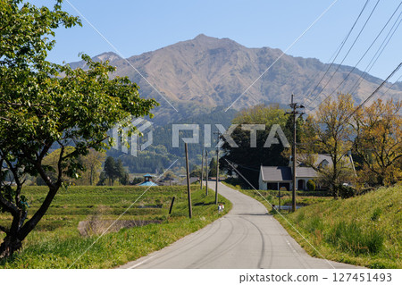 春天的田園風光(阿蘇郡南阿蘇村) 春天的田園風光(阿蘇郡南阿蘇村) 127451493