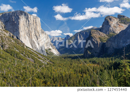 The breathtaking Tunnel View in Yosemite National Park 127455440