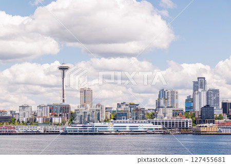 Bright and sunny panoramic view of Seattle skyline from the water 127455681