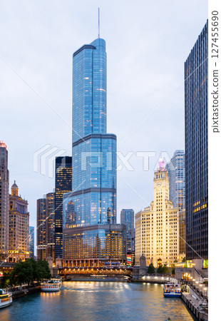 Scenic view of downtown Chicago during sunset 127455690