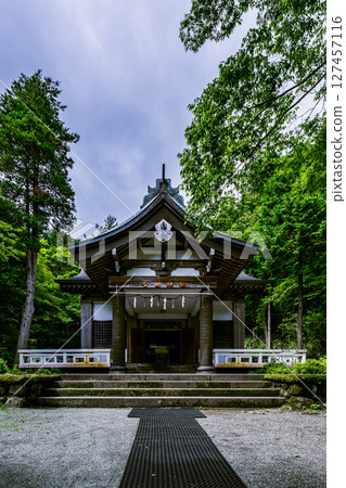 金時神社美麗的正殿和神奈川縣箱根鬱鬱蔥蔥的自然風光 127457116