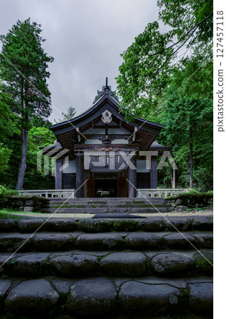 The beautiful main hall of Kintoki Shrine and the lush natural scenery of Hakone, Kanagawa Prefecture 127457118