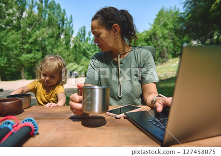 Working Remotely in Nature with Family While Embracing a Digital Nomad Lifestyle 127458075