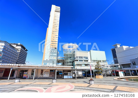 【香川縣】陽光港高松和高松車站前廣場的晴天 127458108