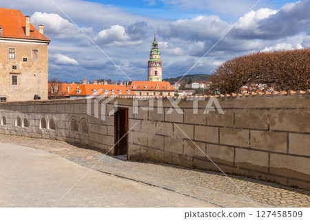 Tower view from old wall, Cesky Krumlov, Czech Republic 127458509