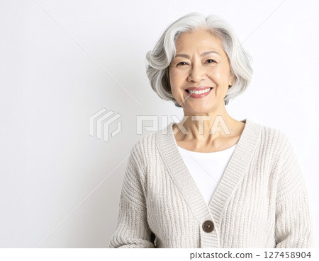 微笑的日本老年婦女 微笑的日本老年婦女 127458904
