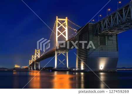 [香川縣]從瀨戶大橋紀念公園看到的“瀨戶大橋”夜景（點亮） 127459269