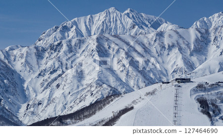 長野縣白馬村北阿爾卑斯山的藍天白雪 127464690