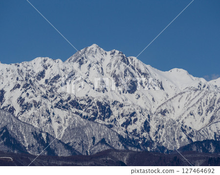 長野縣白馬村北阿爾卑斯山的藍天白雪 127464692