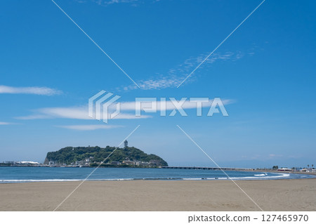 The blue sky and blue sea of Katase Higashihama Beach 127465970