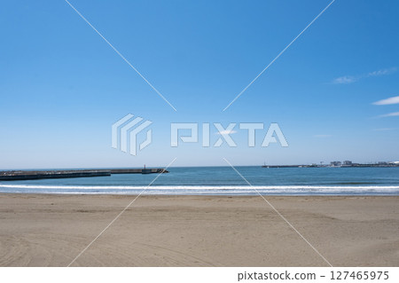 Koshigoe 海灘和藍天 127465975