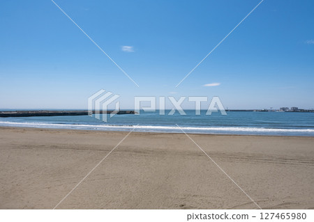 The blue sky and blue sea of Katase Higashihama Beach 127465980