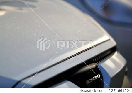 引擎蓋上的晨露 引擎蓋上的晨露 127466120