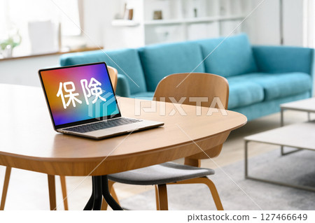 客廳裡的電腦 127466649