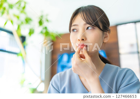 Portrait of thinking woman Portrait of thinking woman 127466653