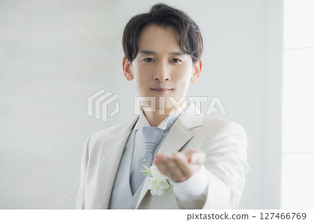 婚禮新郎 127466769