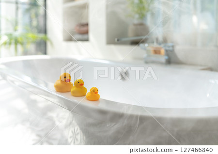 浴室裡的鴨子娃娃 浴室裡的鴨子娃娃 127466840