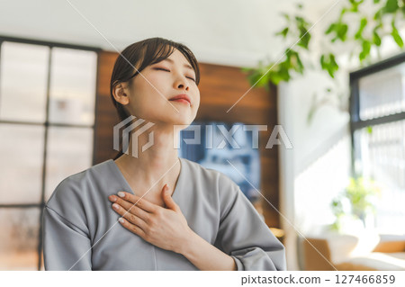 Female portrait 127466859