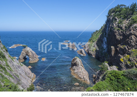 鳥取縣浦富海岸春天的風景 鳥取縣浦富海岸春天的風景 127467874
