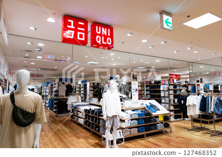 Shopping at UNIQLO Marui Family Mizonokuchi store, Mizonokuchi Station, Mizonokuchi, Takatsu-ku, Kawasaki City, Kanagawa Prefecture 127468352