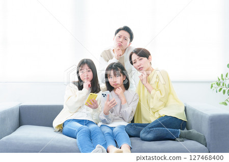 Parents and children using smartphones with troubled expressions Parents and children using smartphones with troubled expressions 127468400