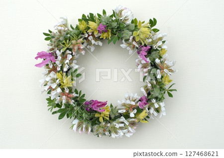 Lotus Brimstone and French Lavender Wreath 127468621