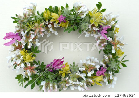 蓮花硫磺與法國薰衣草橢圓花環 127468624