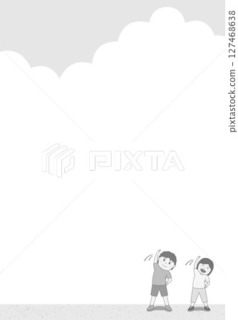 兒童在戶外運動的單色框架 兒童在戶外運動的單色框架 127468638