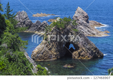 鳥取縣浦富海岸春天的風景 127468907