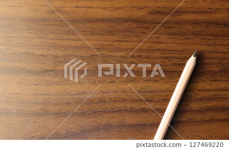 書桌和鉛筆 127469220