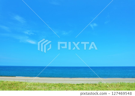 北海道夏季藍天和鄂霍次克海 127469548