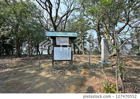 Takamine Castle, a mountain castle built by Ouchi Yoshinaga and Mori Motonari Takamine Castle, a mountain castle built by Ouchi Yoshinaga and Mori Motonari 127470552