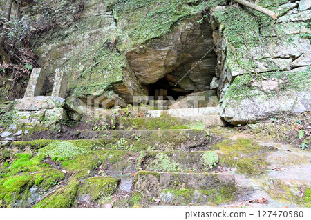 高峰城是大內義長和森元成建造的山城 高峰城是大內義長和森元成建造的山城 127470580