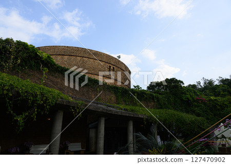 Scenery of the botanical garden: Tropical Dream Center 127470902
