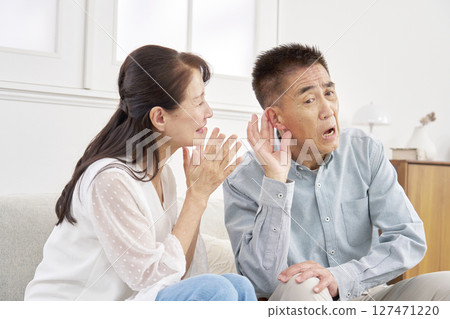 聽力障礙老人客廳 127471220