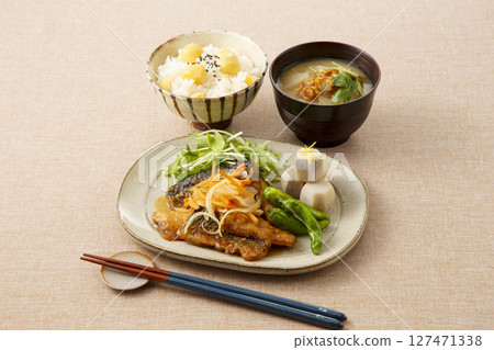 Sanma Nanbanzuke set meal (Autumn Japanese set meal) 127471338