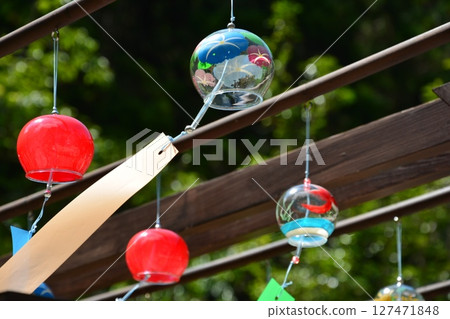 Wind chimes swaying in the wind (Hotasan Wind Chime Festival) 127471848