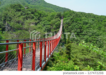 [Korea/Paju] Red suspension bridge on Mount Kamak near Seoul 127472208