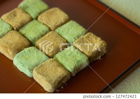 用大豆粉製作的健康自製甜點 用大豆粉製作的健康自製甜點 127472421